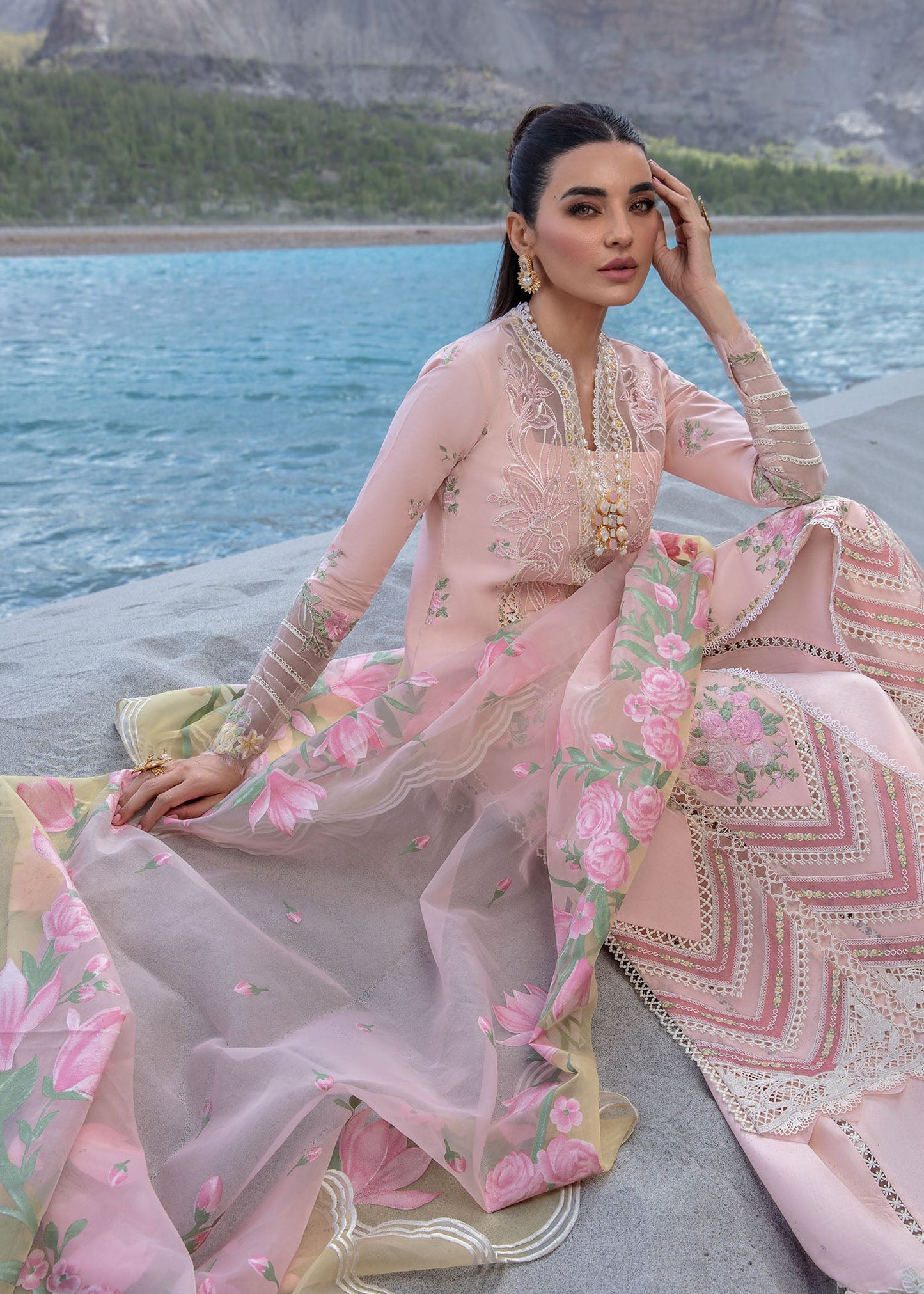 Crimson Luxury Lawn 2024 | Sarfaraz | Forget Me Not – Sorbet Pink