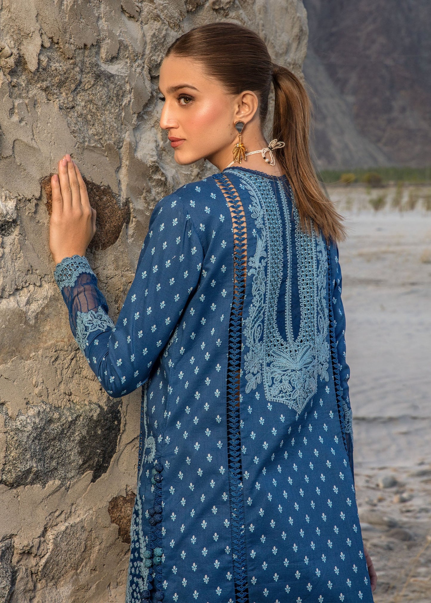 Crimson Luxury Lawn 2024 | Sarfaraz | Dancing Paisleys – Cobalt