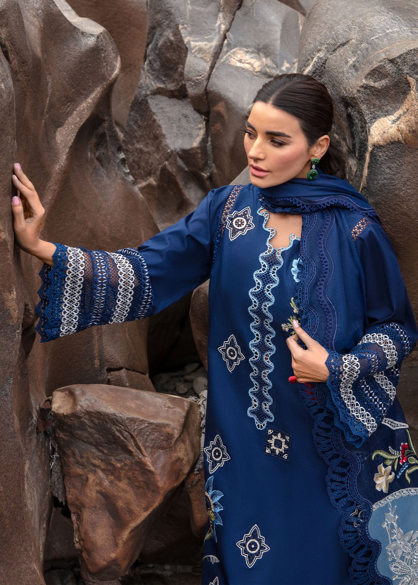 Crimson Luxury Lawn 2024 | Sarfaraz | Into The Wild – Midnight Blue