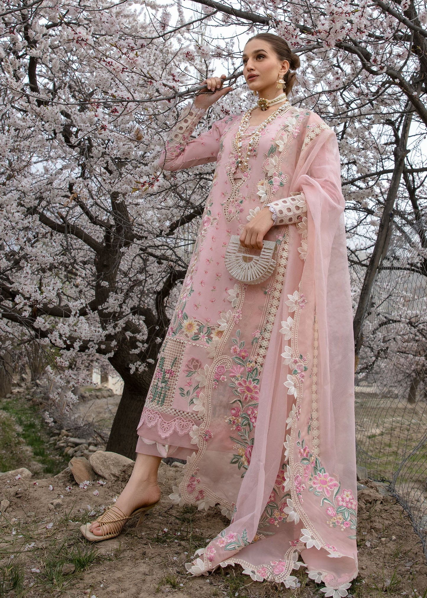 Crimson Luxury Lawn 2024 | Sarfaraz | Believe In Her – Blush Pink