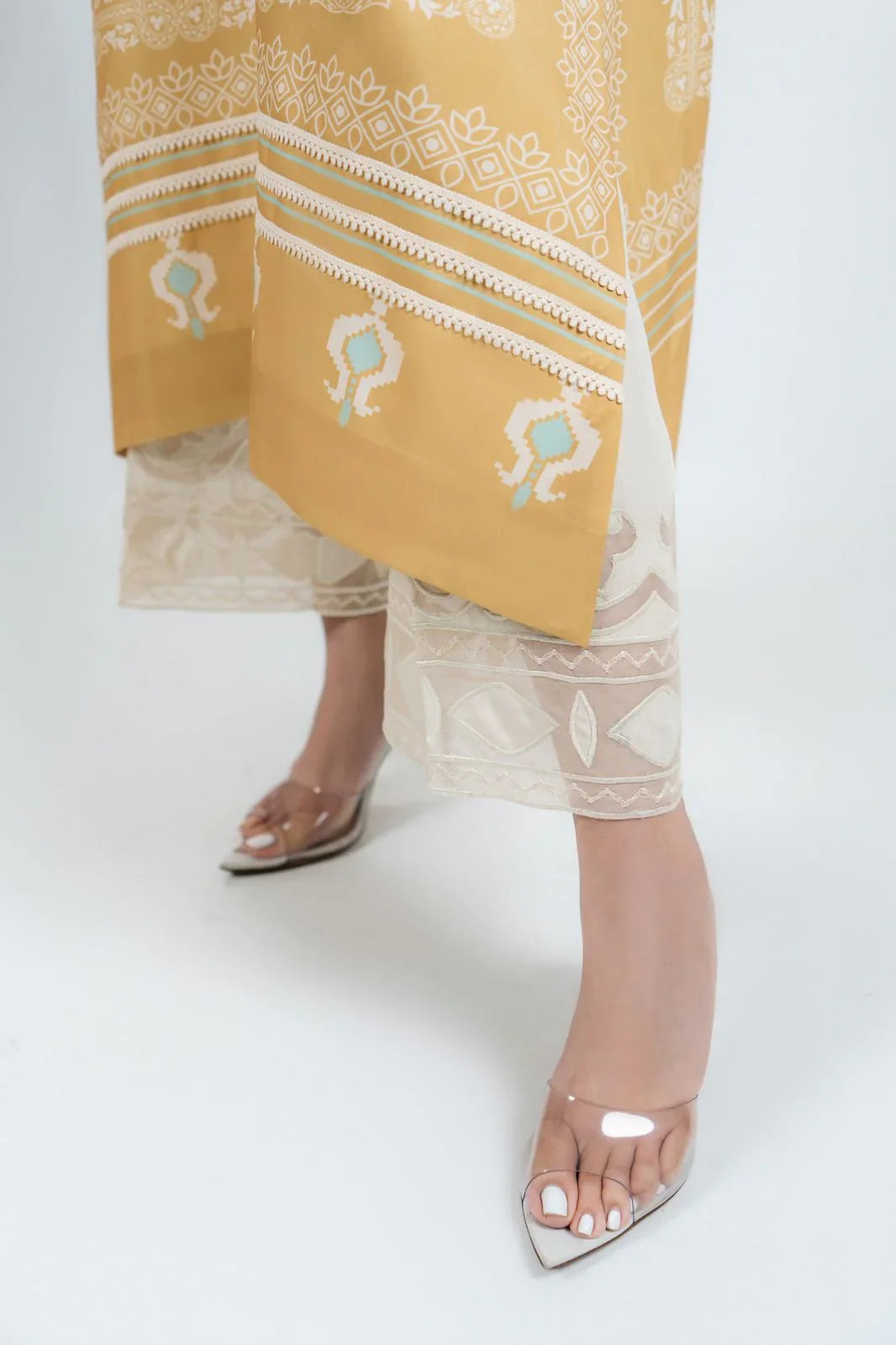 Barae Khanom SPRING / SUMMER ‘25 - Selma (B)