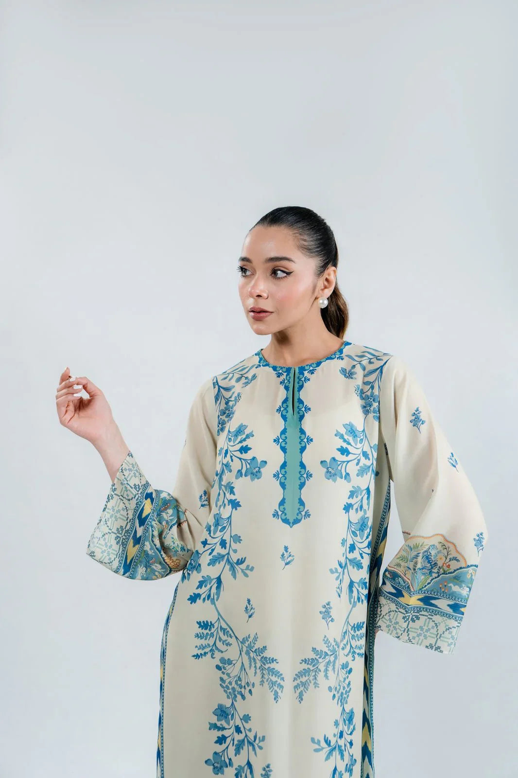 Barae Khanom SPRING / SUMMER ‘25 - Afra