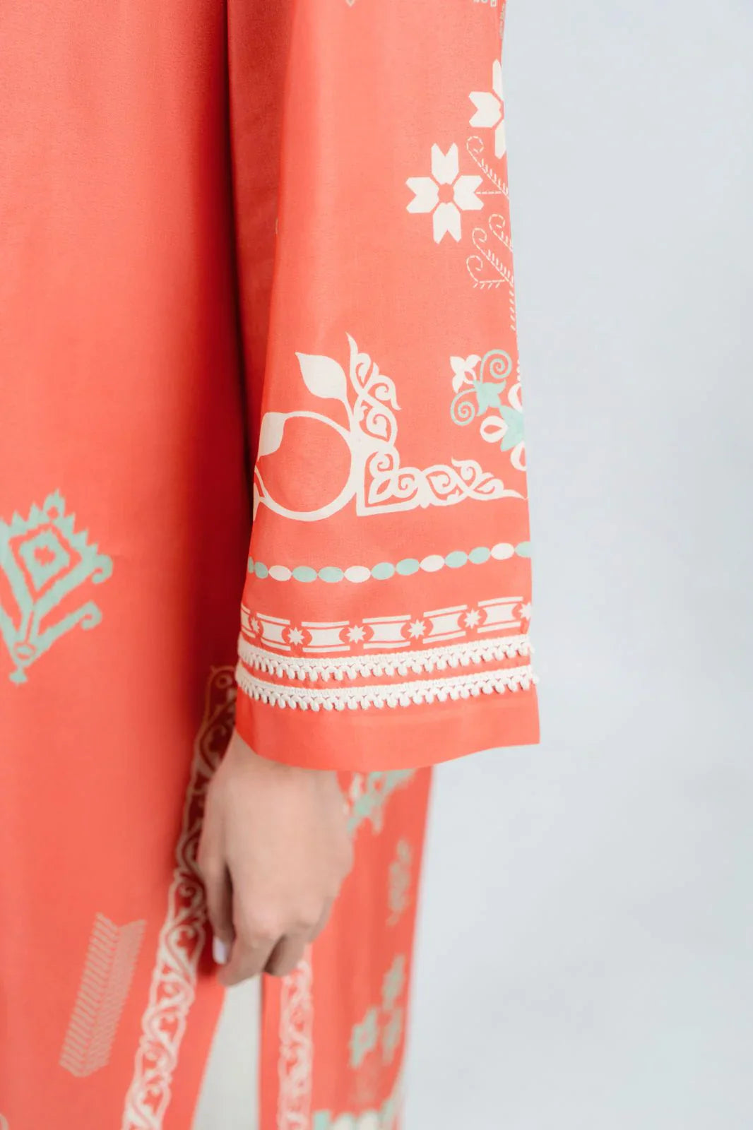 Barae Khanom SPRING / SUMMER ‘25 - Dina (A)