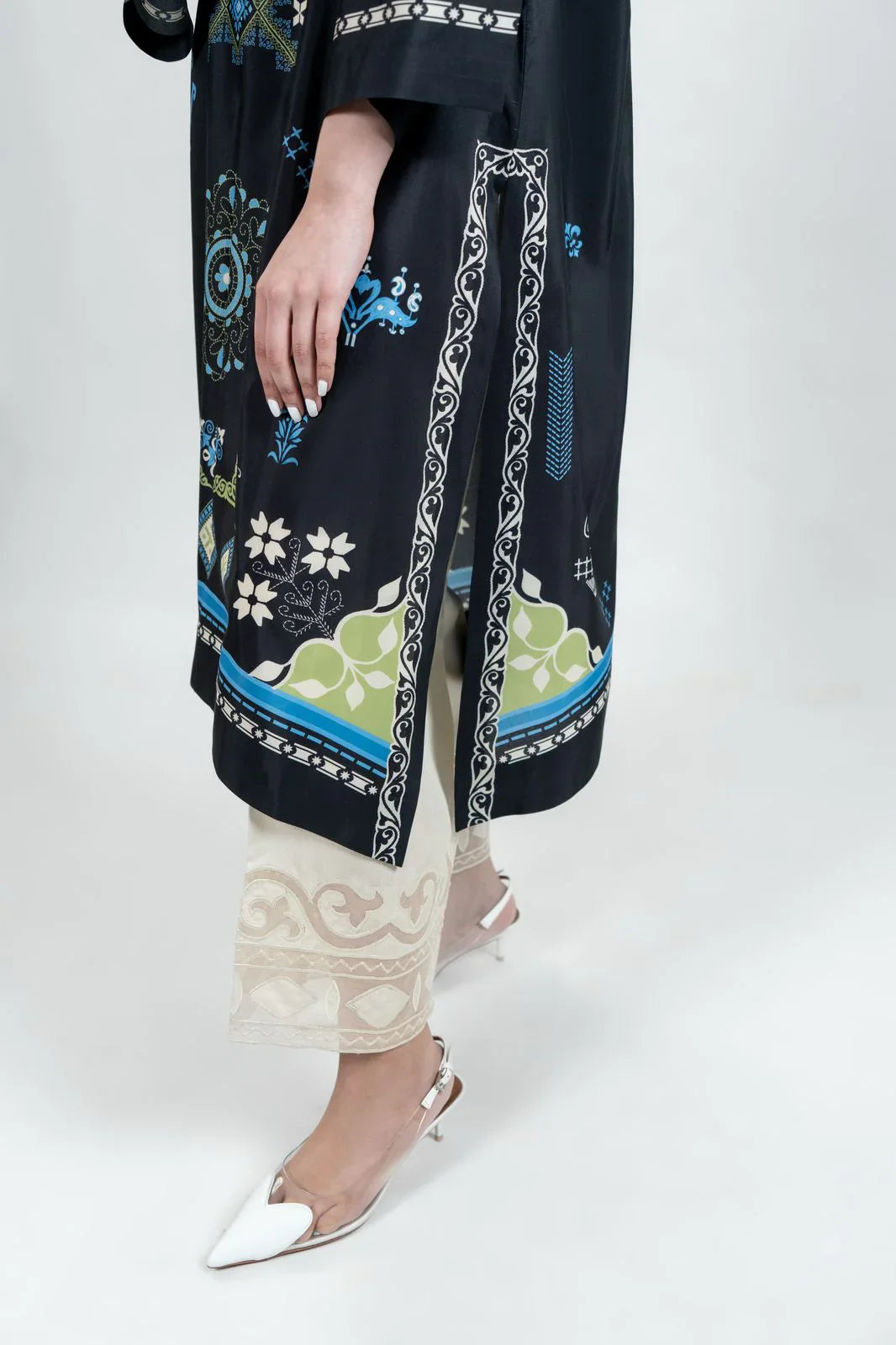 Barae Khanom SPRING / SUMMER ‘25 - Dina (B)