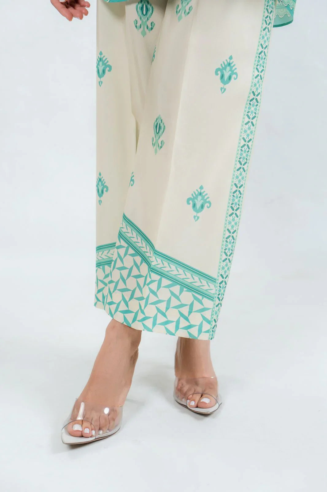 Barae Khanom SPRING / SUMMER ‘25 - Rita (A)