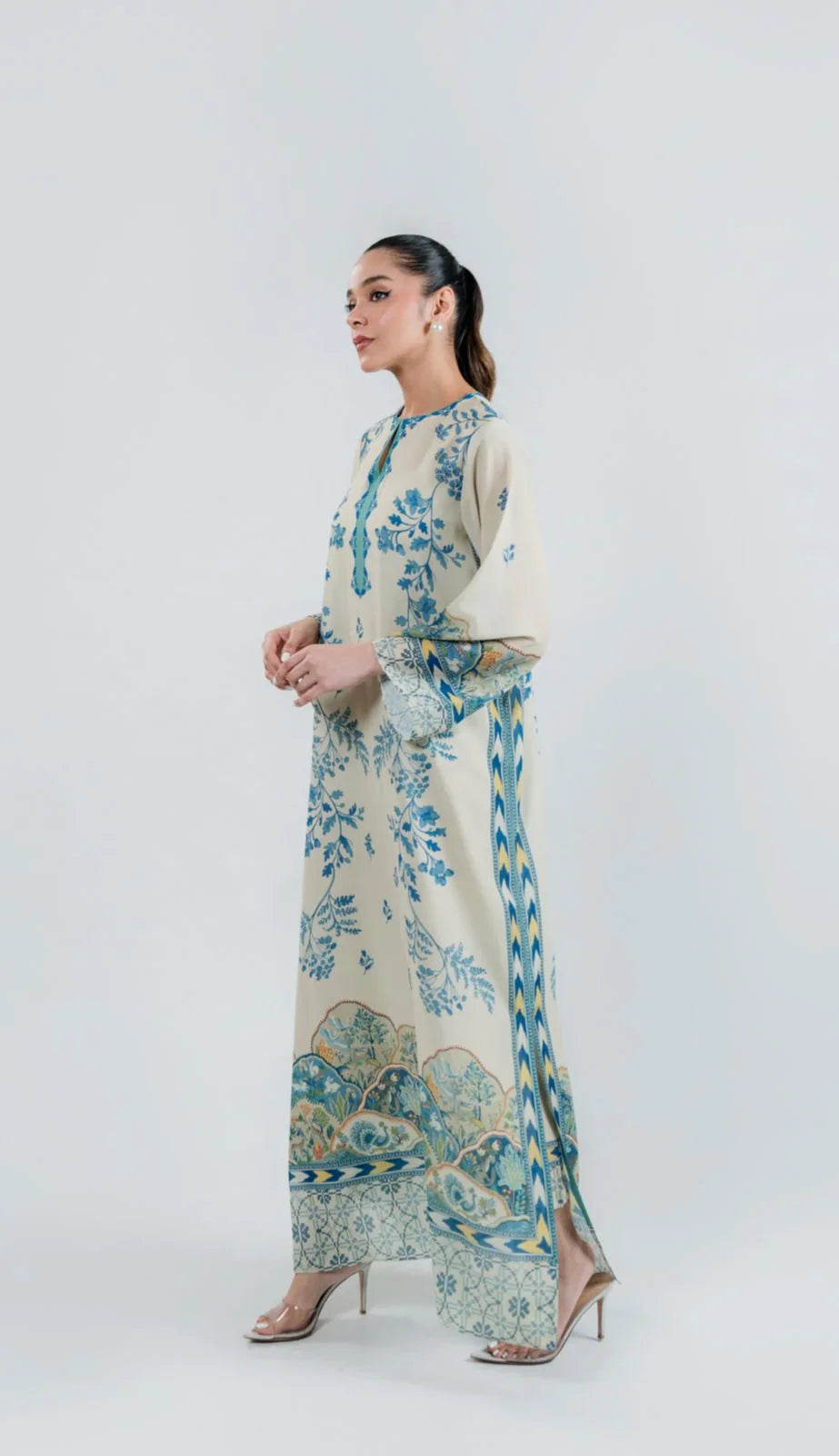 Barae Khanom SPRING / SUMMER ‘25 - Afra