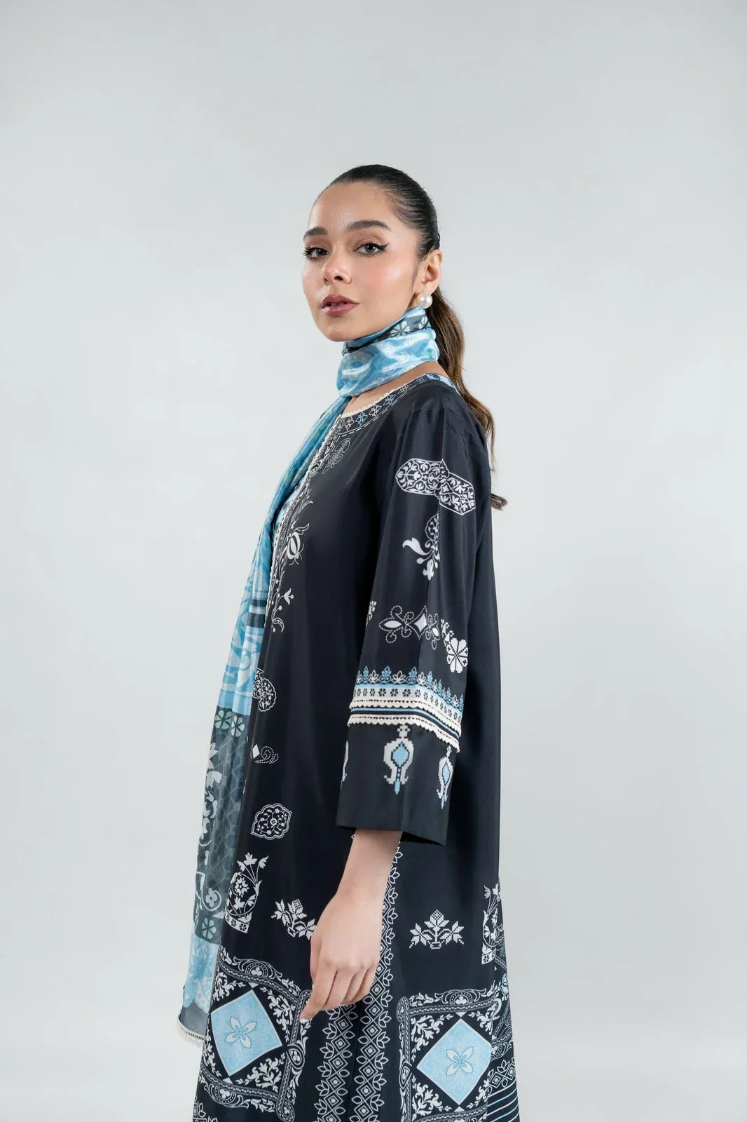 Barae Khanom SPRING / SUMMER ‘25 - Selma (C)