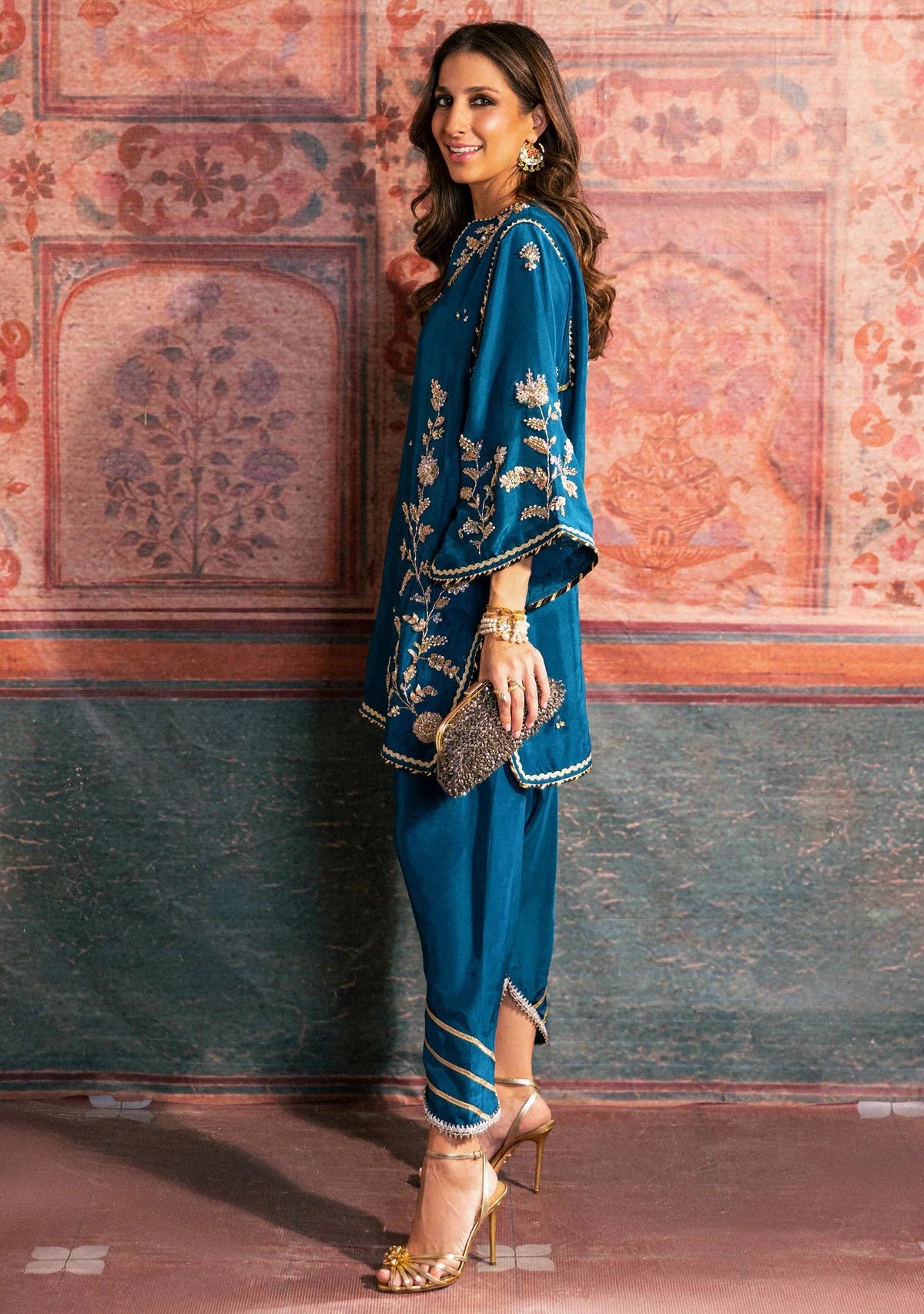 Zainab Zulfiqar Formals'24/25 - Firouzeh