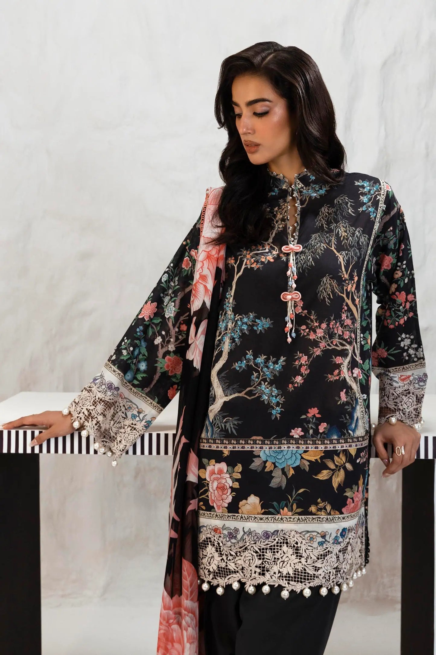 Sana Safinaz Muzlin Lawn | Spring V2 | M242-001B-CI