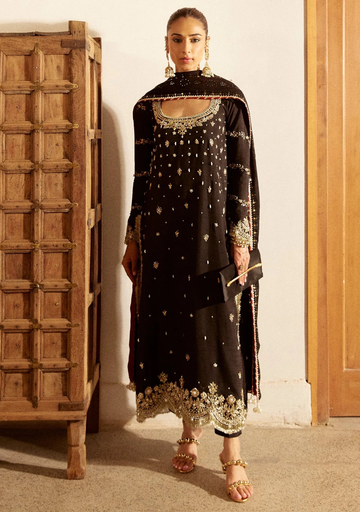 Zainab Zulfiqar Formals'24/25 - Suri