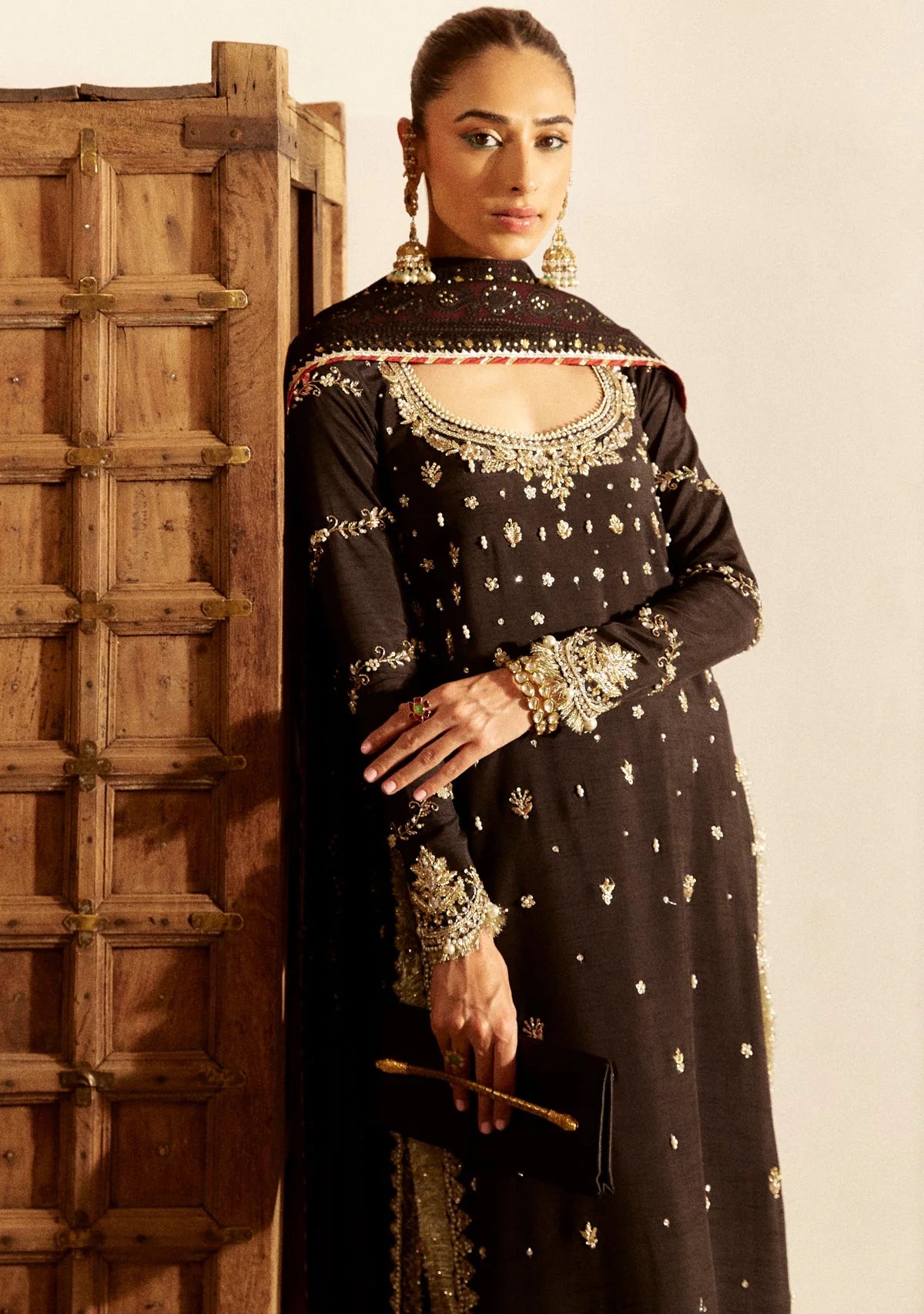 Zainab Zulfiqar Formals'24/25 - Suri