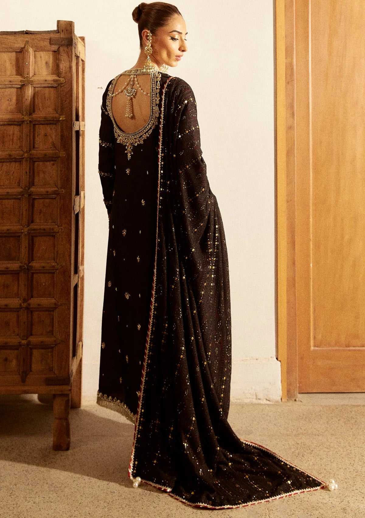 Zainab Zulfiqar Formals'24/25 - Suri